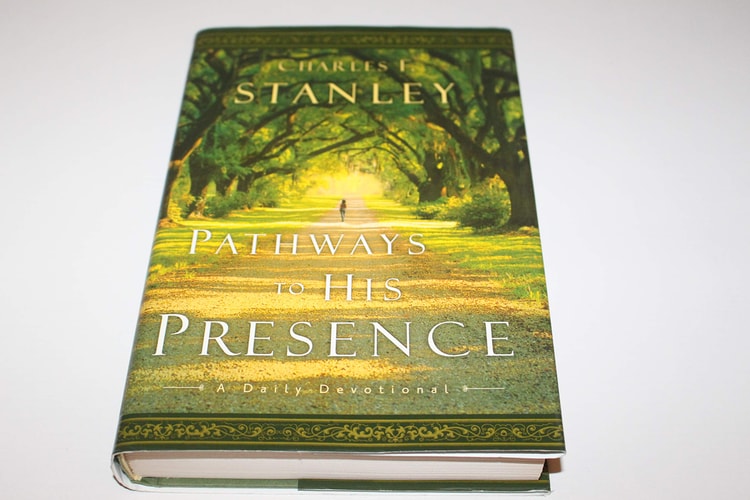 Pathways to His Presence A Daily Devotional